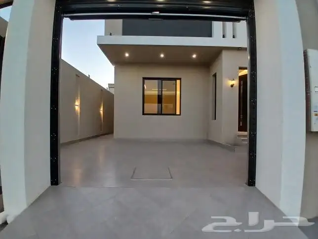 للبيع دور أرضي في عماره دورين تشطيبVIP طريق الثمانين بالخميس 3