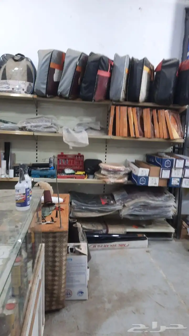 بظاعه محل تنجيد متكامله مه الرفوف والتخشيبه ومكينه الخياطه 4