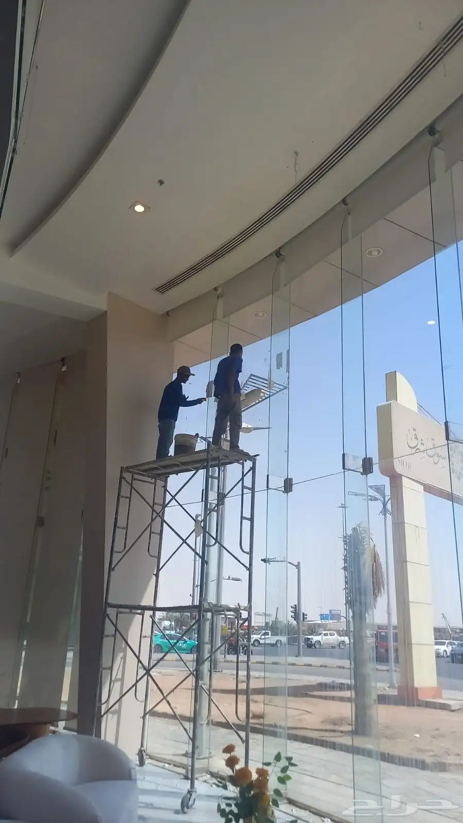 تنظيف واجهات زجاجية وجلي البلاط 0