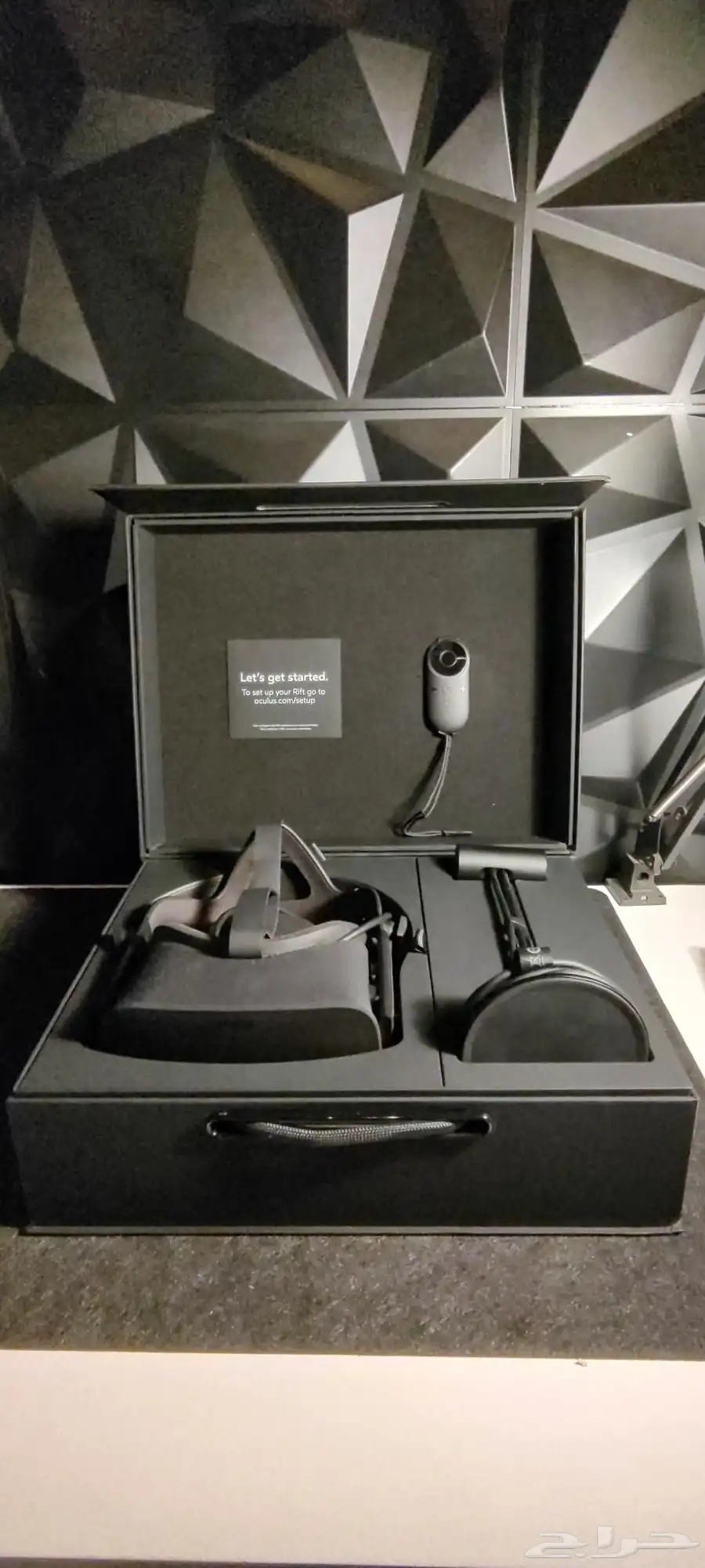 جهاز VR مستخدم 2