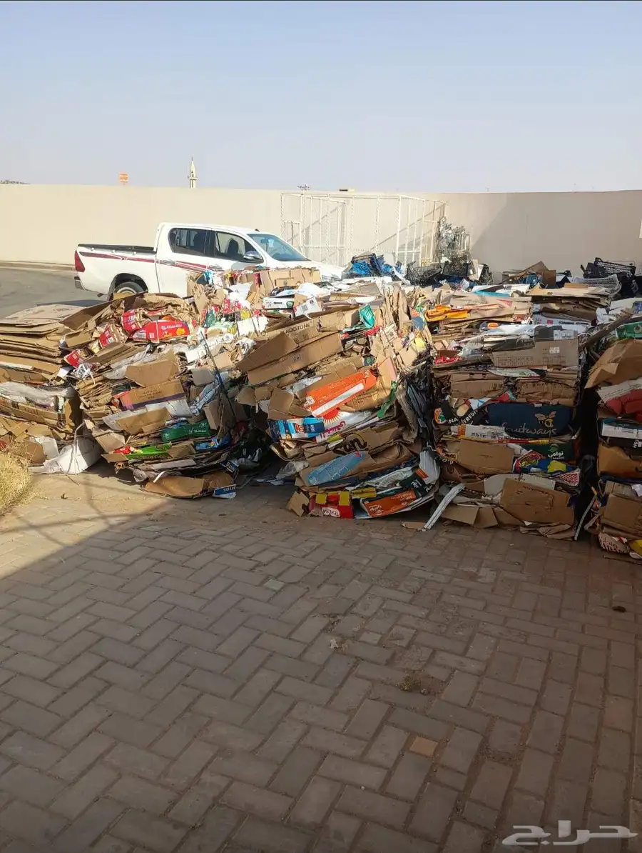 بالنسبة للبيع بالات نفايات بلاستيكية مختلطة لدينا كمية كبي 3