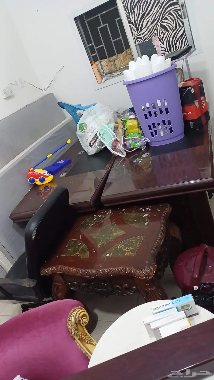 طاولة مكتبيه ا2 وكنب 4 قطع للبيع مستعمل شبه جديد نظيف 4