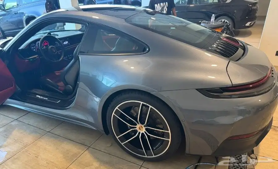 بورش كاريرا 911 للإيجار 5
