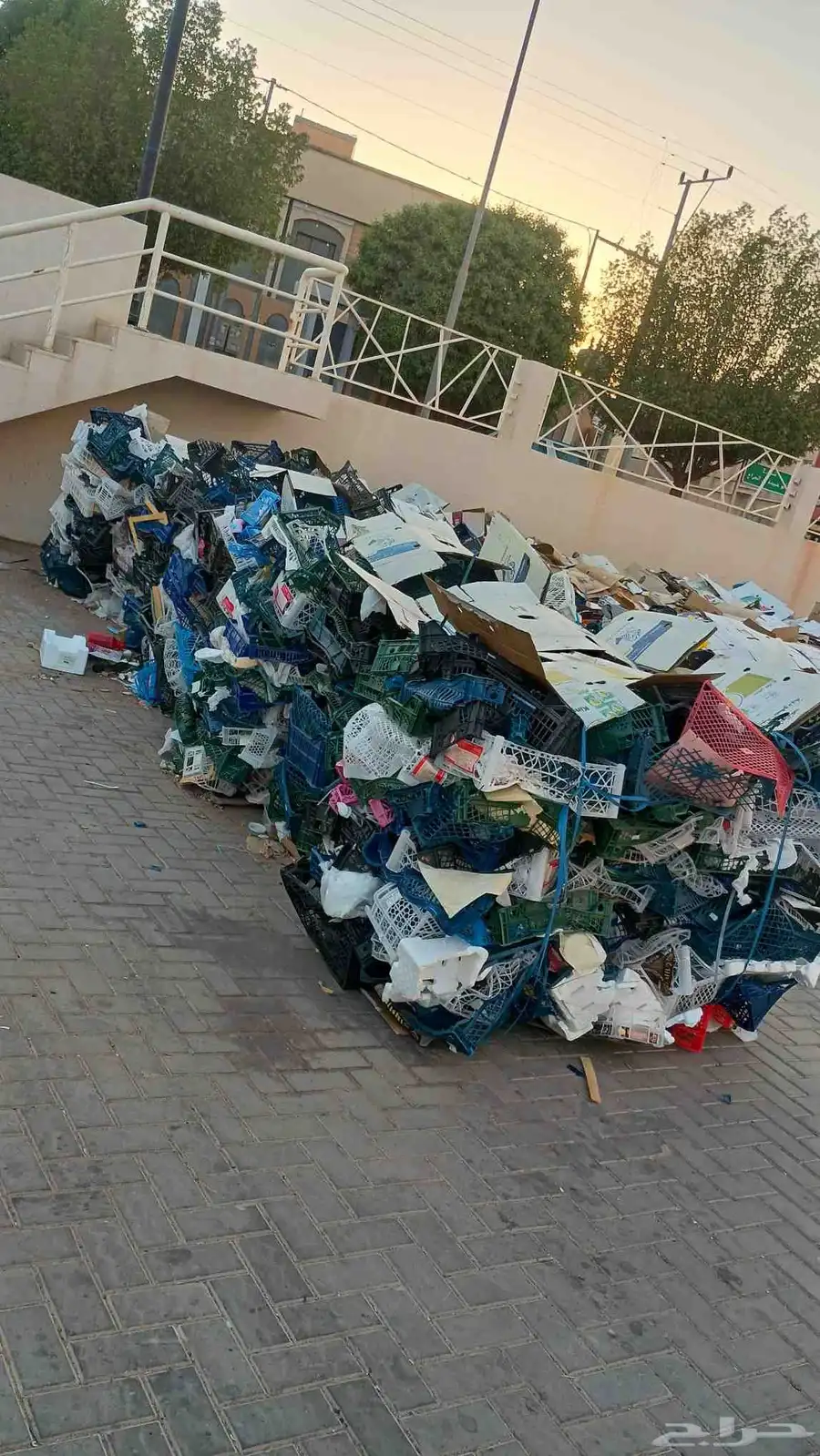 بالنسبة للبيع بالات نفايات بلاستيكية مختلطة لدينا كمية كبي 1