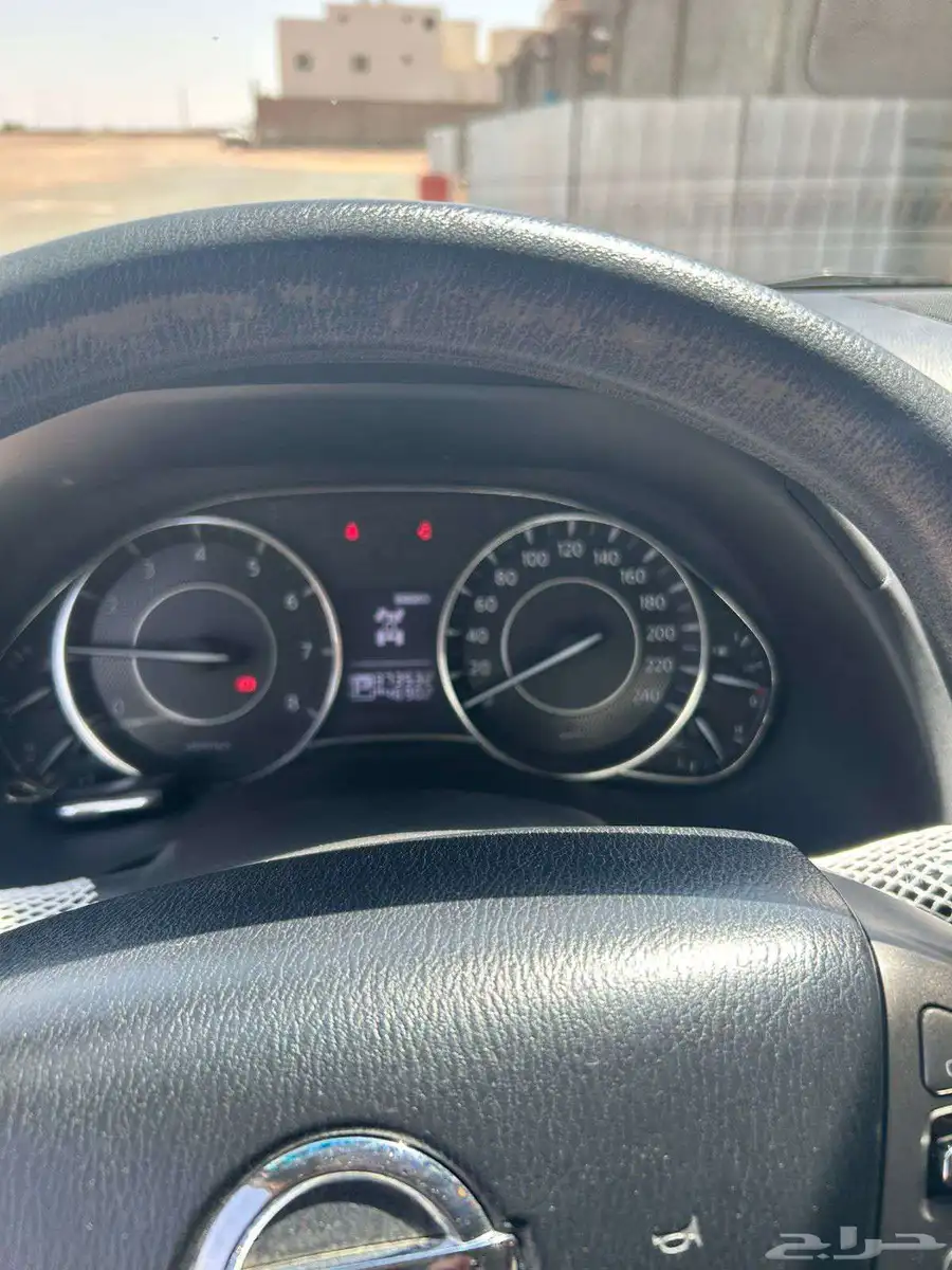 نيسان باترول xe 2015 عليه سوم 62000 التواصل واتس 12