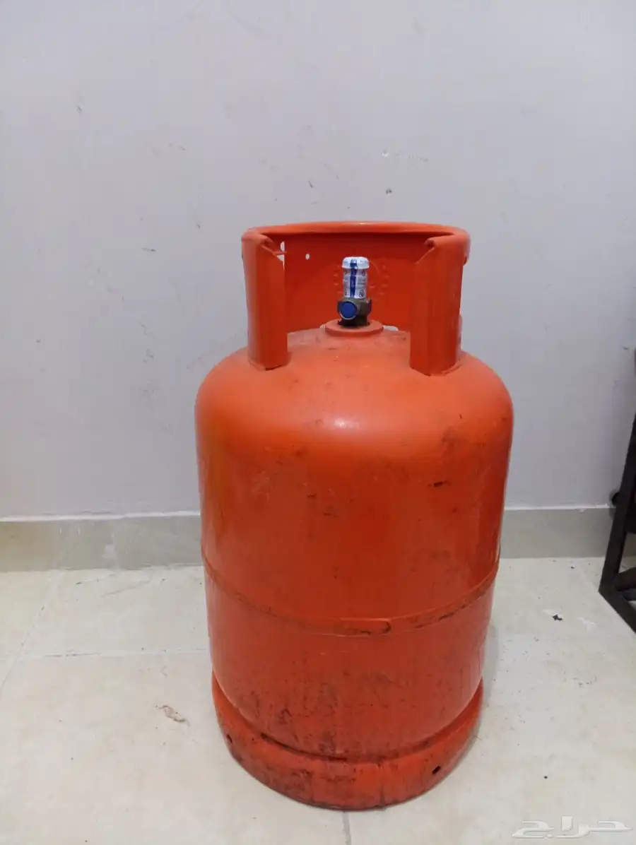 اسطوانة غاز واحده مختم والثاني نص 1