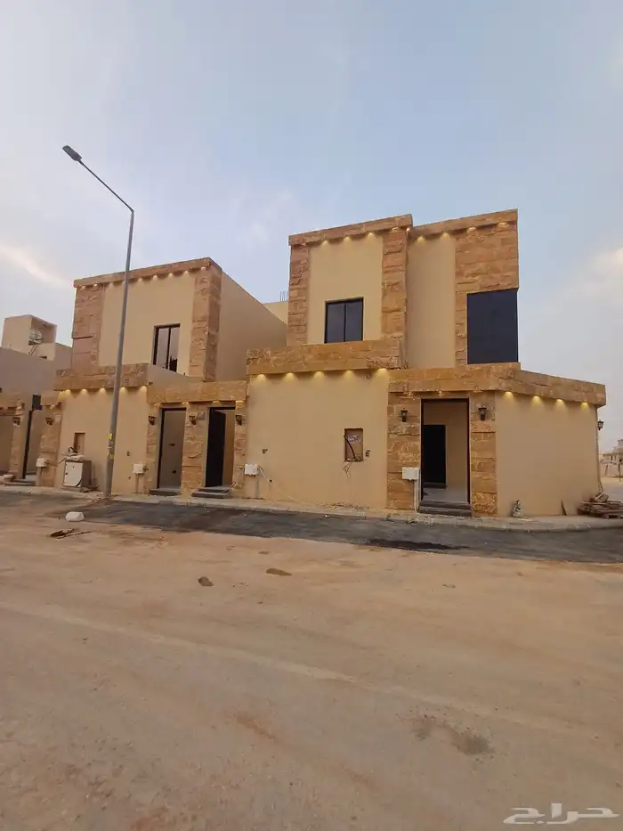 للبيع دور علوي مع سطح حي غصون 0