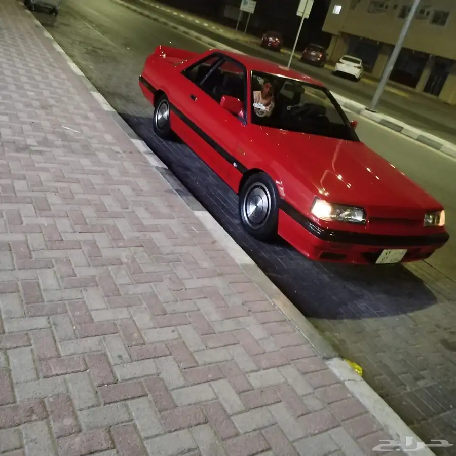 سياره نيسان سكاي لاين . سياره رياضيه موديل 87 . 4