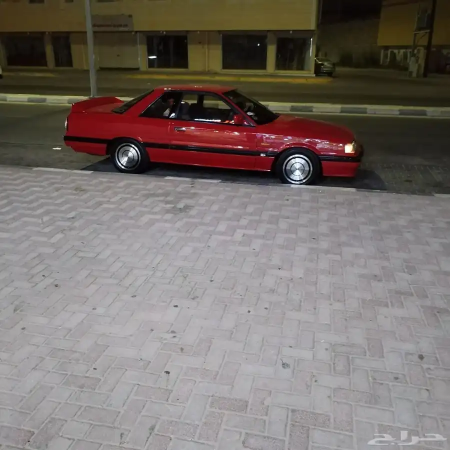 سياره نيسان سكاي لاين . سياره رياضيه موديل 87 . 8