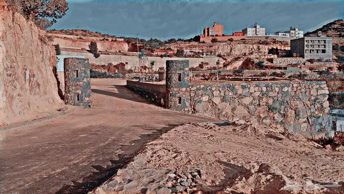 ترميم بيوت قديمه وتلبيس الحجر وبناء حصون غرف حجر 6