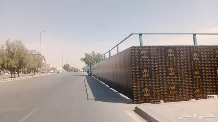 تسوير  اراضي  بنرات  خشب  حديد  كلادنق 8