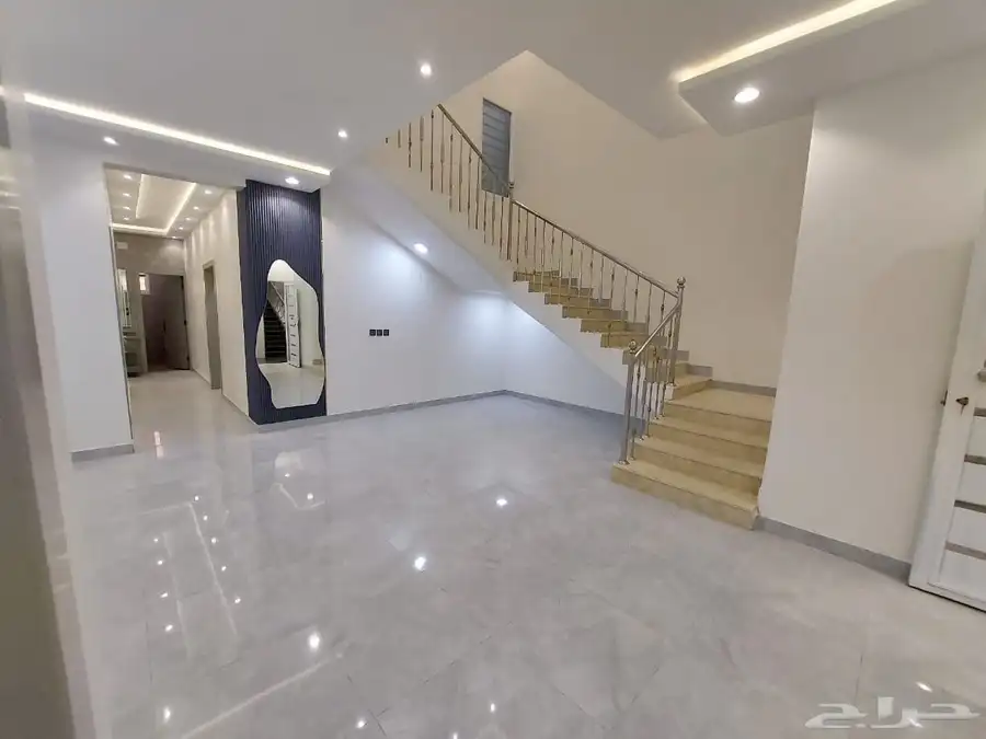 للبيع فله روف دور ثاني مع ملحق مدخل مستقل بالخميس حي النور 8