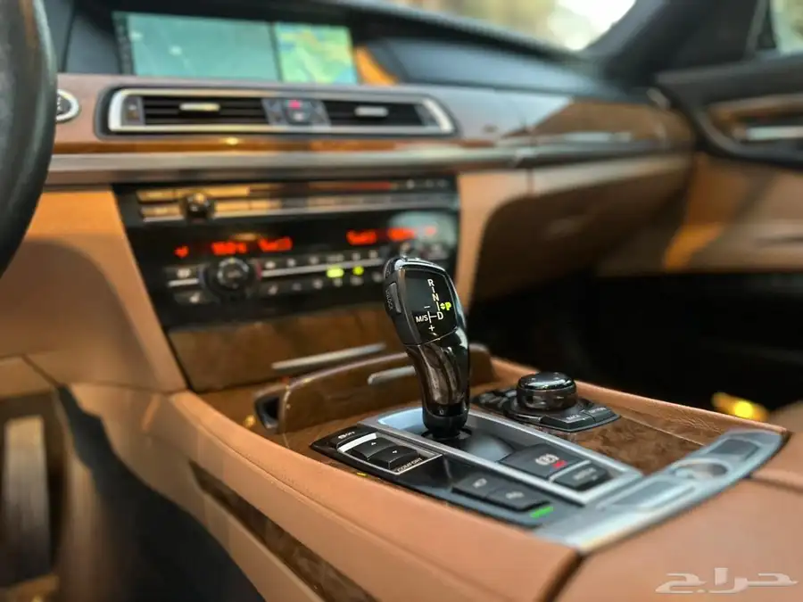 بي ام دبليو 750i 36