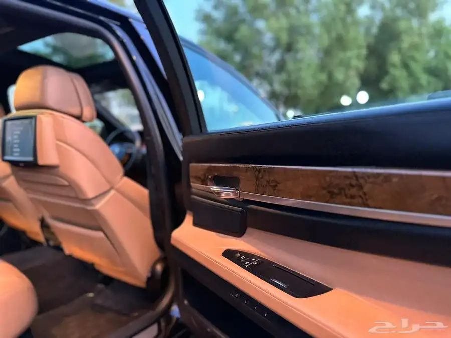 بي ام دبليو 750i 32