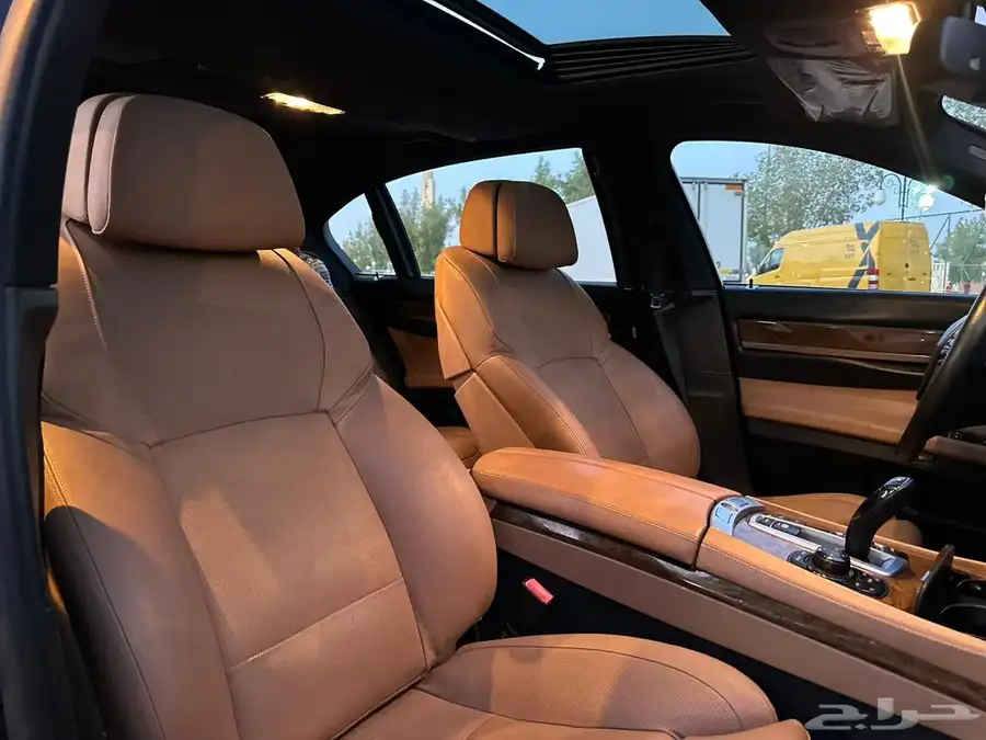 بي ام دبليو 750i 24