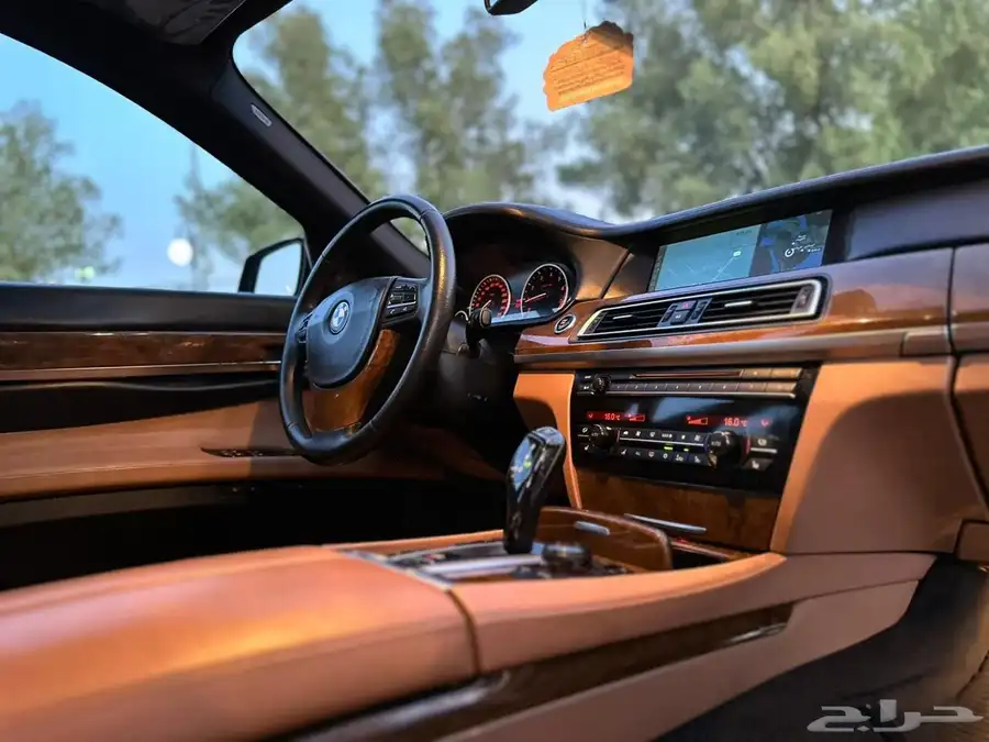 بي ام دبليو 750i 23
