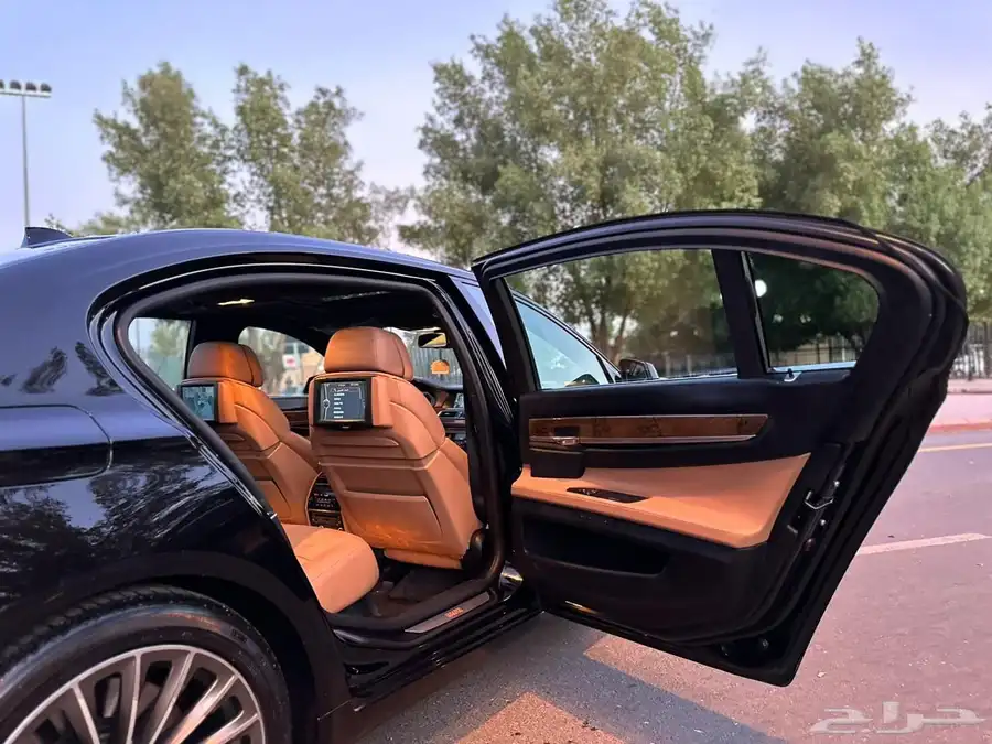 بي ام دبليو 750i 31