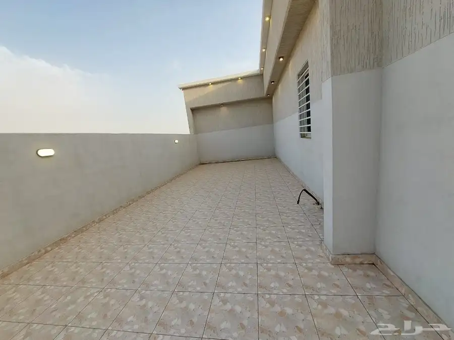 للبيع فله روف دور ثاني مع ملحق مدخل مستقل بالخميس حي النور 21