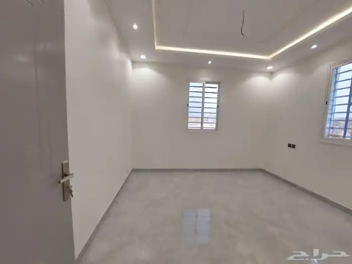للبيع فله روف دور ثاني مع ملحق مدخل مستقل بالخميس حي النور 14