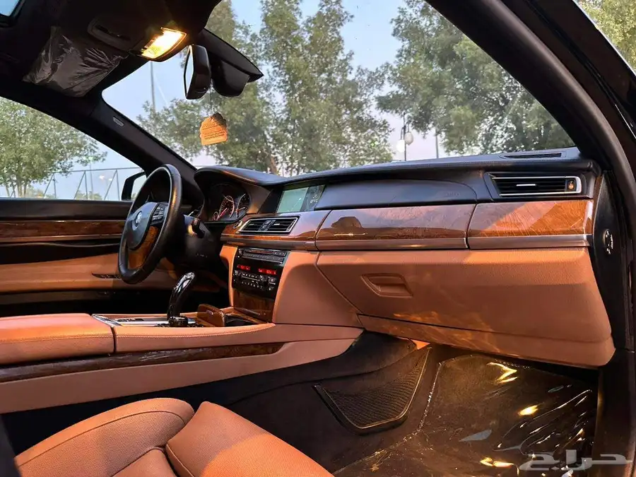 بي ام دبليو 750i 21