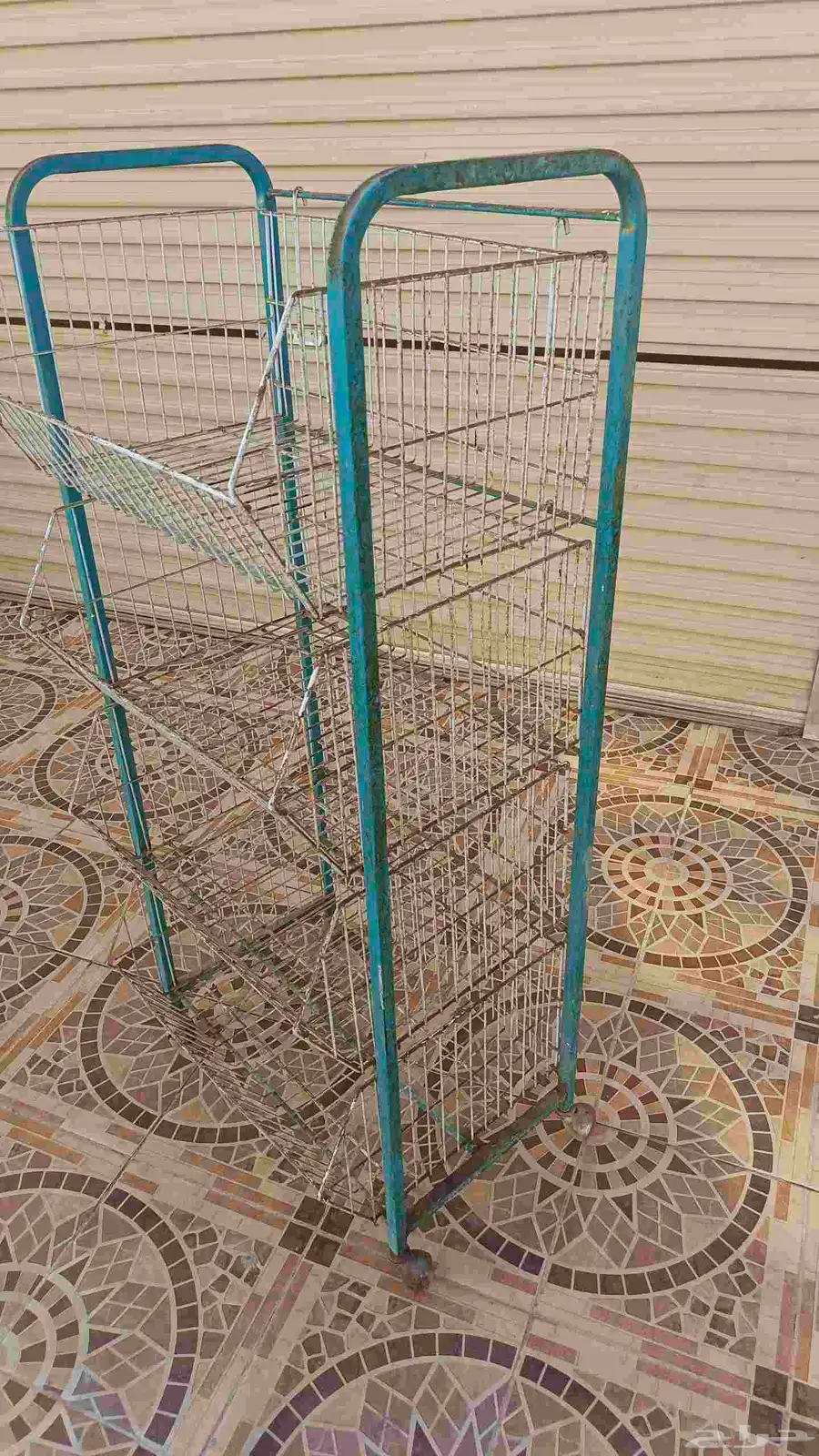 رف بعجلات بحاله جيدة جدا السعر 100ريال 4