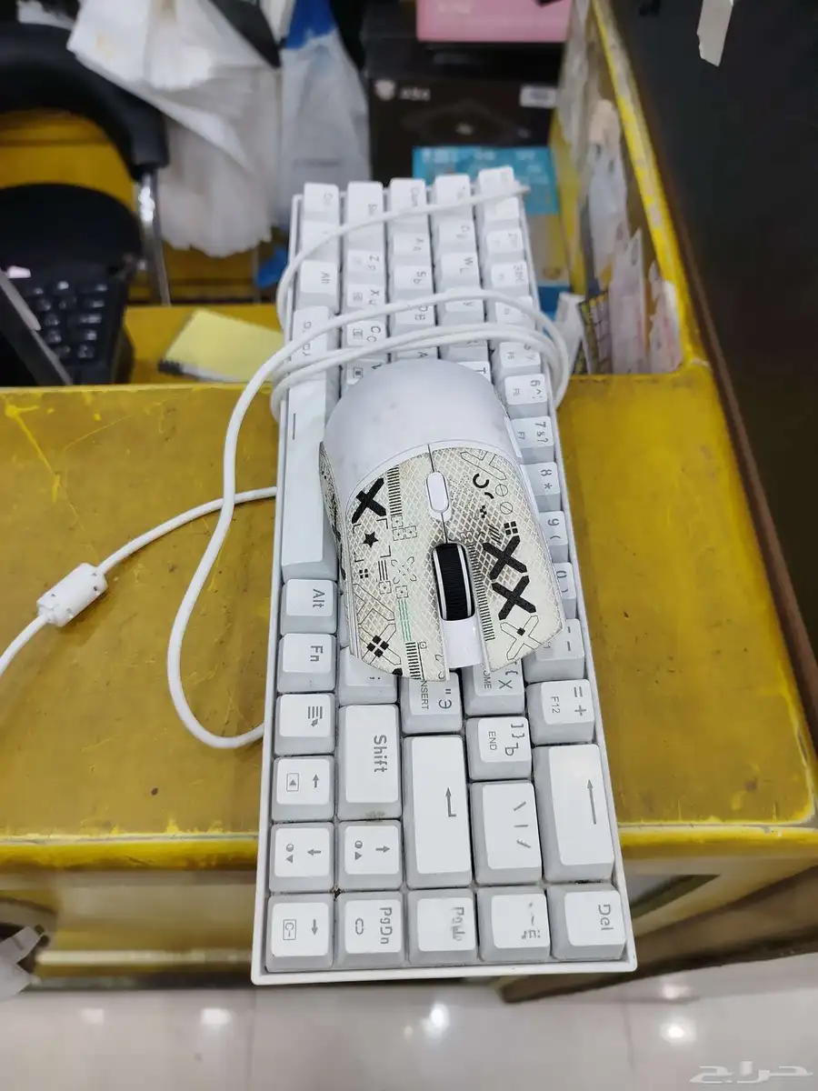 بيسي للبيع 4060 معى 2 شاشات مستعجل ب 2600 0