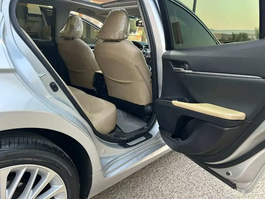 تويوتا كامري 2019 فل كامل (بنزين) 2.5L 10