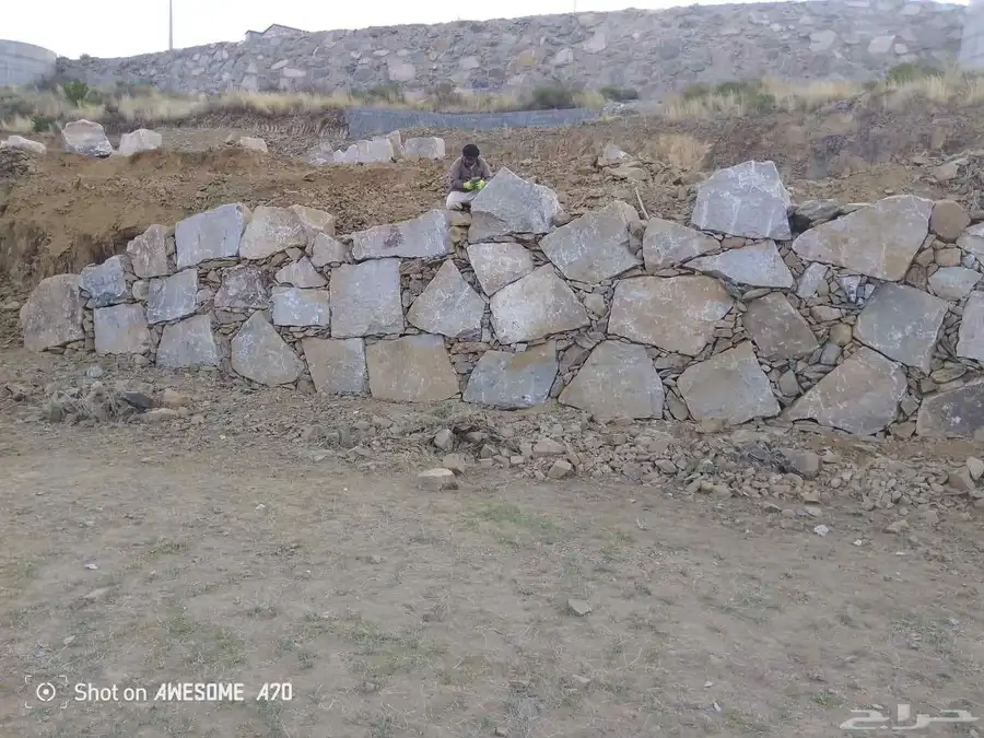 بناء جدران حجر بوكلينات وشيول قص ارضيات ترحيل دفنيات 2