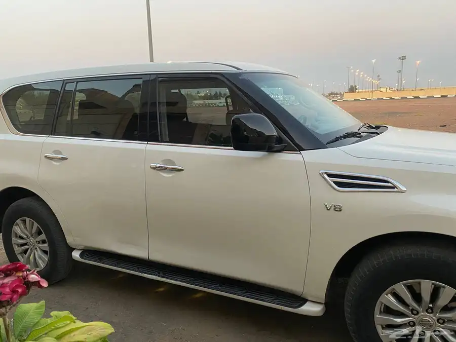 نيسان باترول xe 2015 عليه سوم 62000 التواصل واتس 8