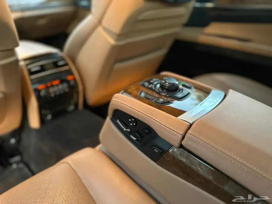 بي ام دبليو 750i 35