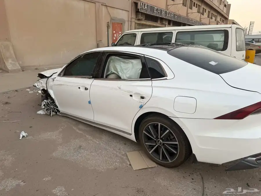ازيرا 2021للبيع بحالتها لتواصل وتس فقط 3