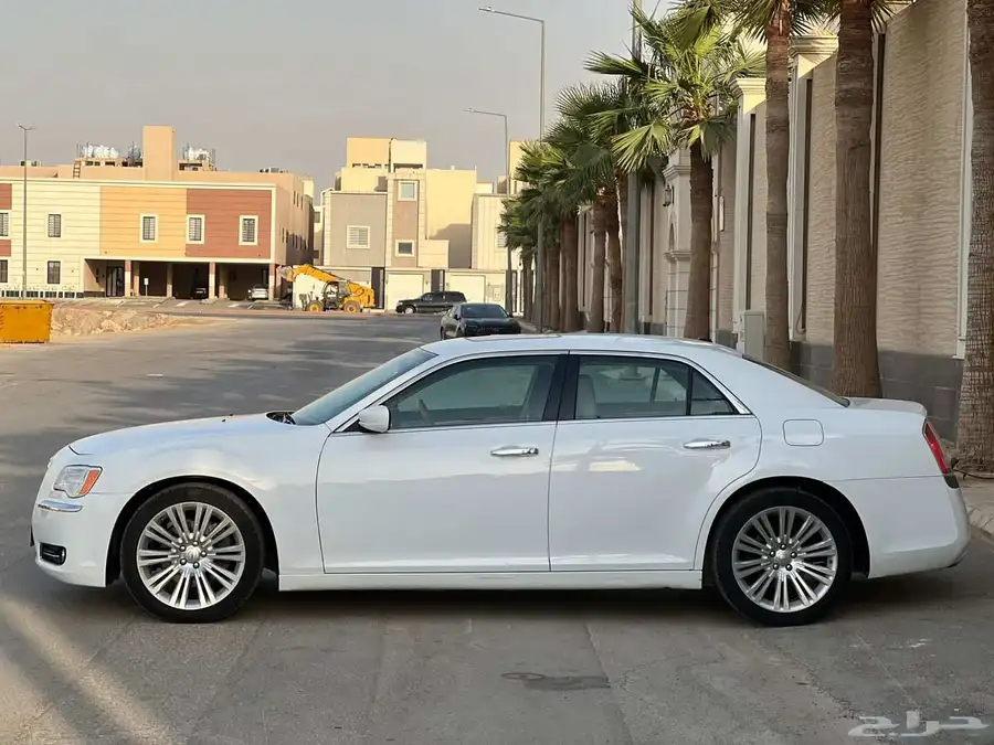 كرايزلر 2014 8 سلندر 5.7 فل كامل للبيع 2