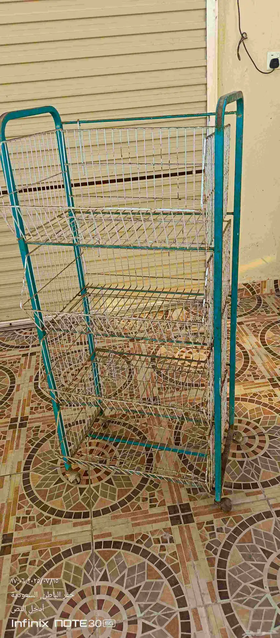 رف بعجلات بحاله جيدة جدا السعر 100ريال 3
