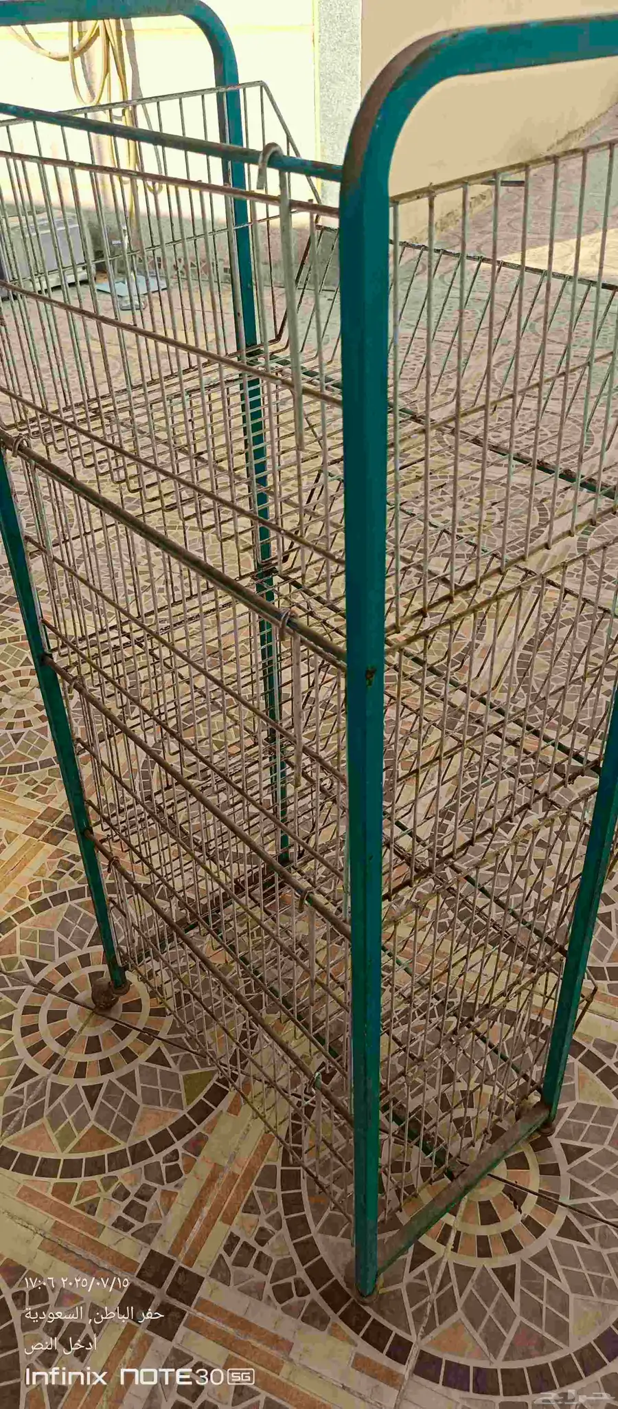 رف بعجلات بحاله جيدة جدا السعر 100ريال 1