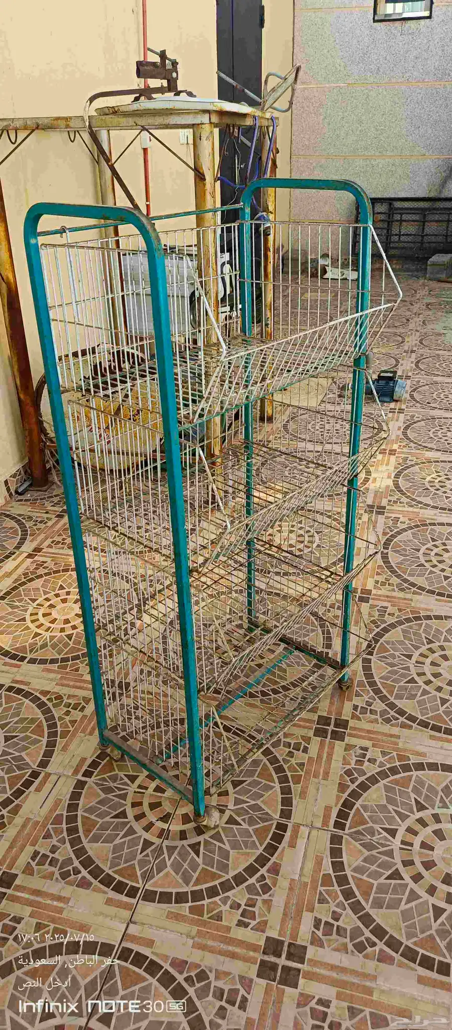 رف بعجلات بحاله جيدة جدا السعر 100ريال 2