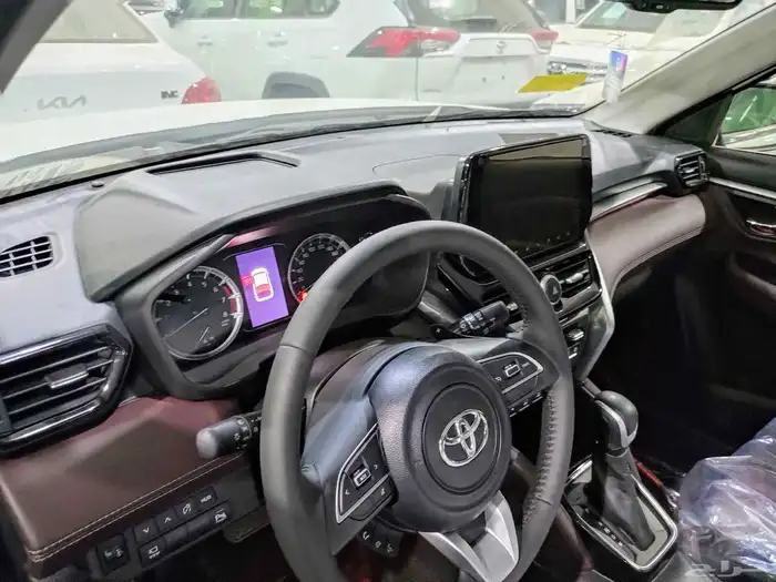 تويوتا اوربان 2025جي ال اكس فل كامل 8