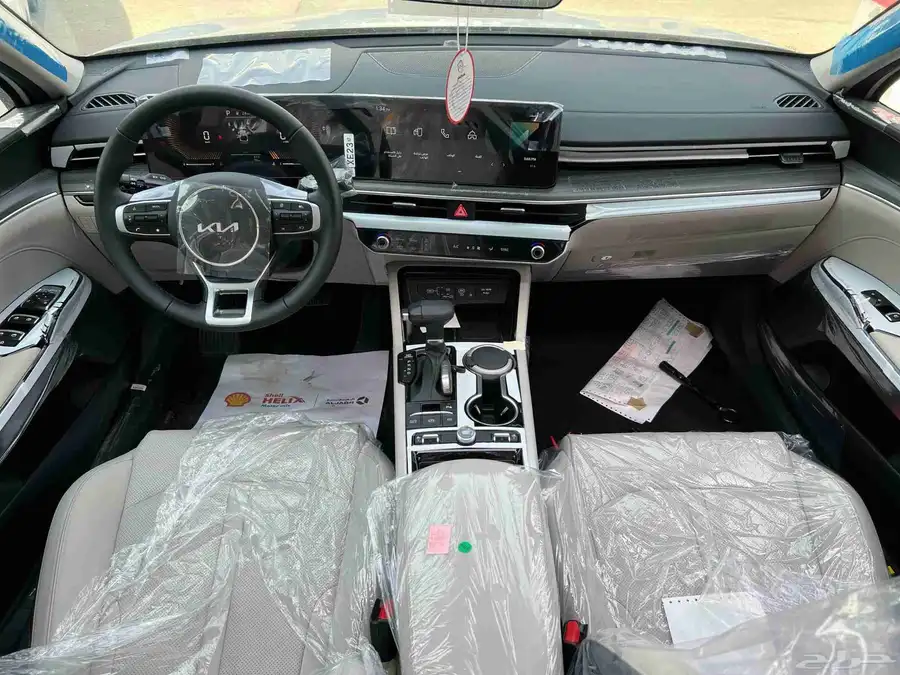 متوفر لدينا كيا K5 ستاندر مطور 2025 أبرز المواصفات   محرك 25 7
