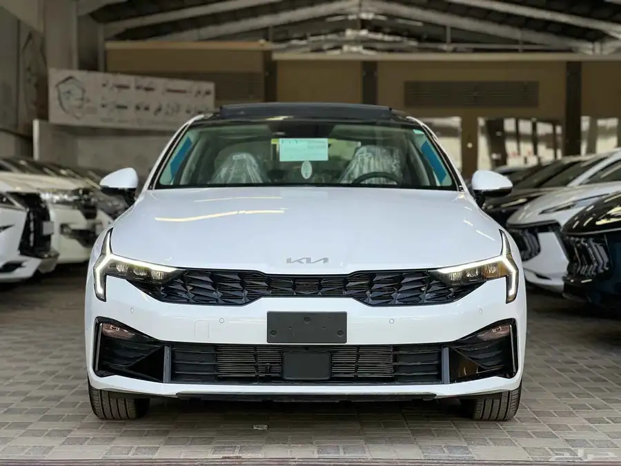 متوفر لدينا كيا K5 ستاندر مطور 2025 أبرز المواصفات   محرك 25 0