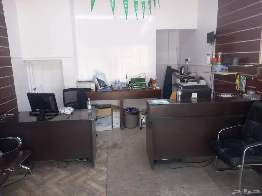 أدوات مكتبيه للبيع 2 كونتر   2 طابعه   2 شاشه 1