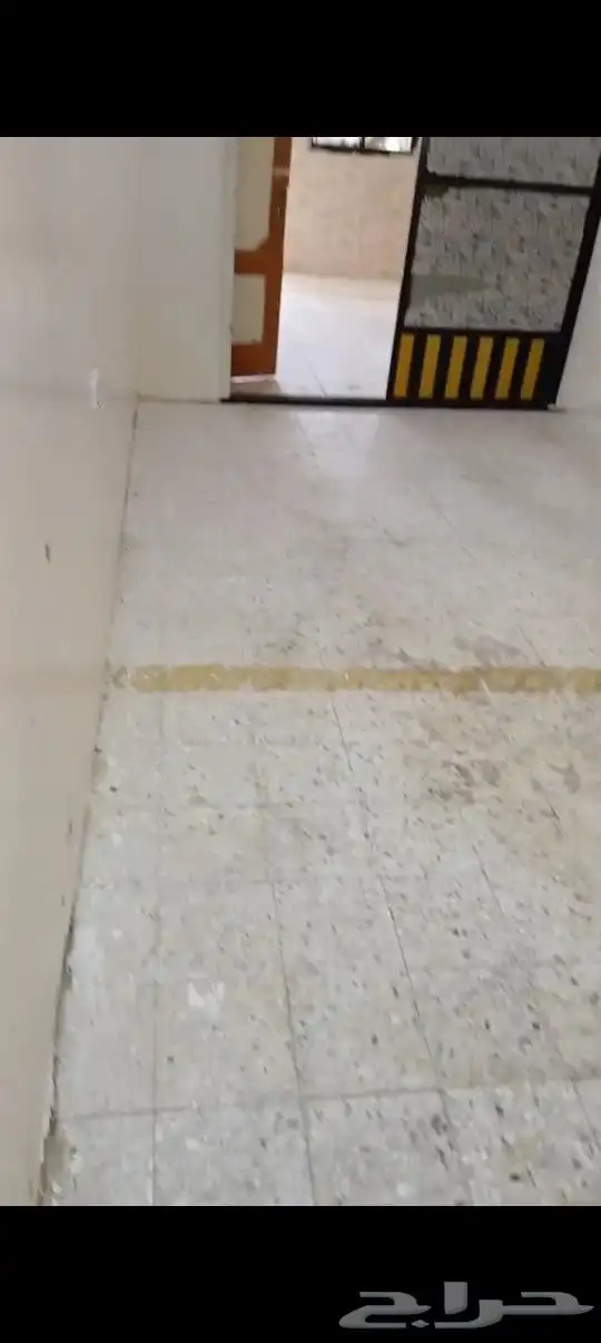 شقه في الطائف الشهداءالجنوبيه 3 غرف كباروصالات كبار وحمامين 5