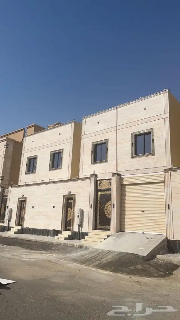 فيلا للبيع درج داخلي ثلاثة ادوار _حي الفروسية مع الحمدانية 31