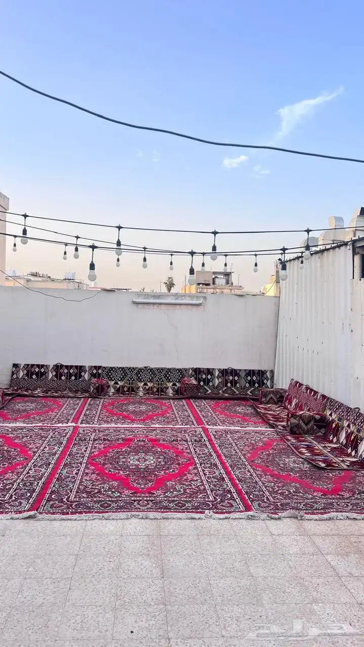 منسق حفلات قهوجين صبابين رجال طاولات كراسي 2