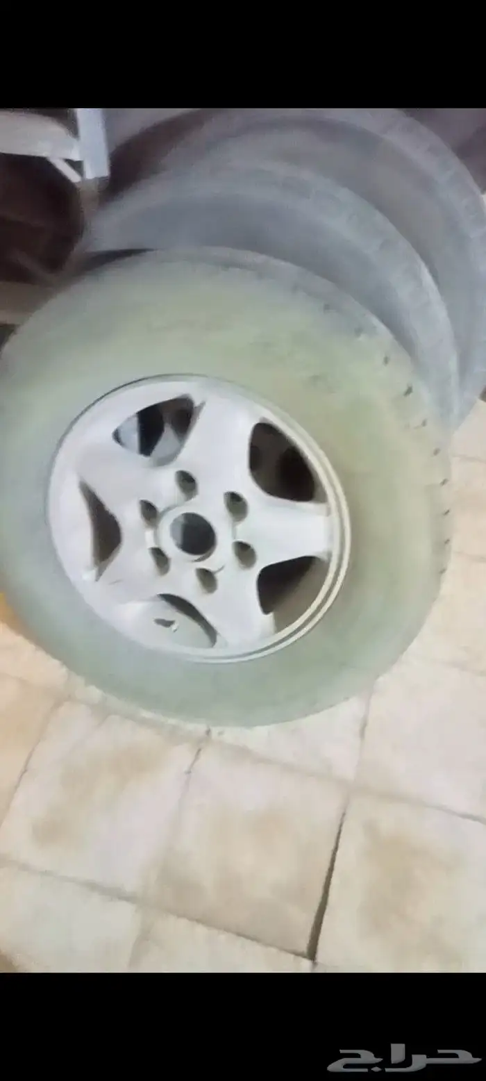 جنوط نجمة دتسن مع كفرات نضيفة كامل وفي عندي باقي قطع الدتسن 1