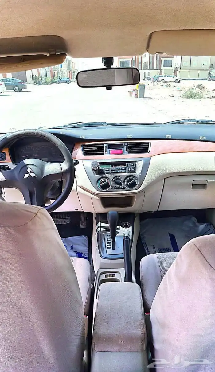 سيارة ميتسوبيشي للتوصيل داخل عنيزة ومن عنيزة الي بريدة ع 3