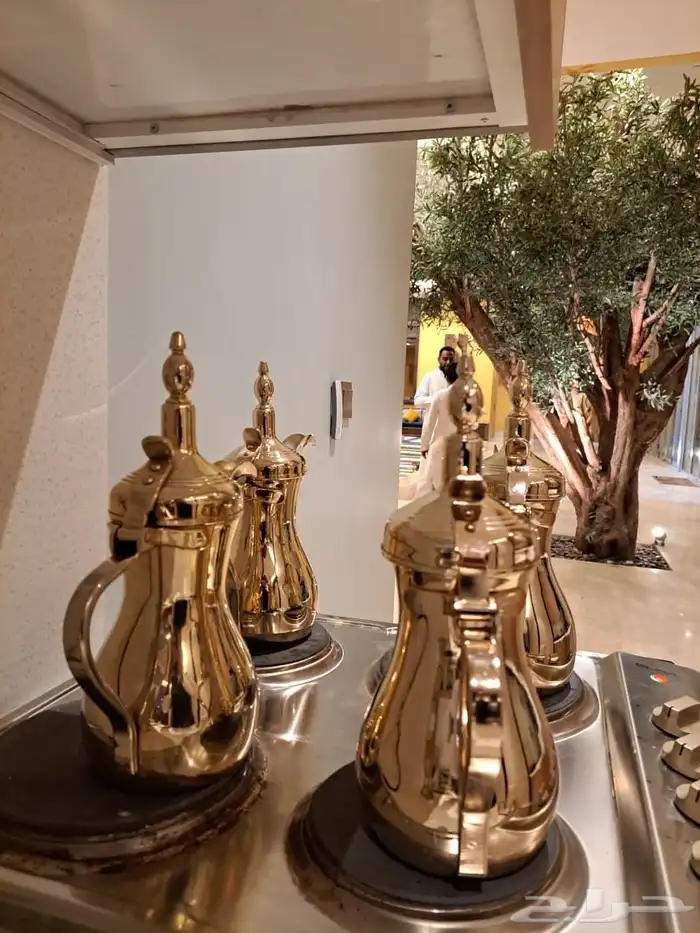 قهوجي وصبابين مع جميع اغراض 0