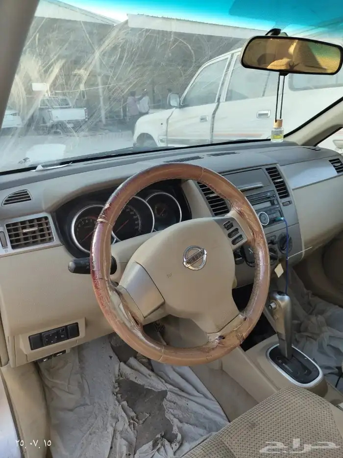 نيسان 2010 2