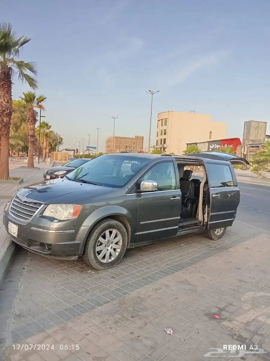 كرايسلر جراند فويجر 2010 index