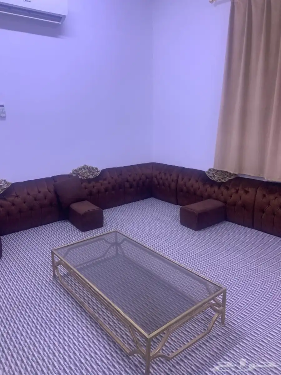 للبيع مجلس واوجار وطاولة وفرشه والستاره 2