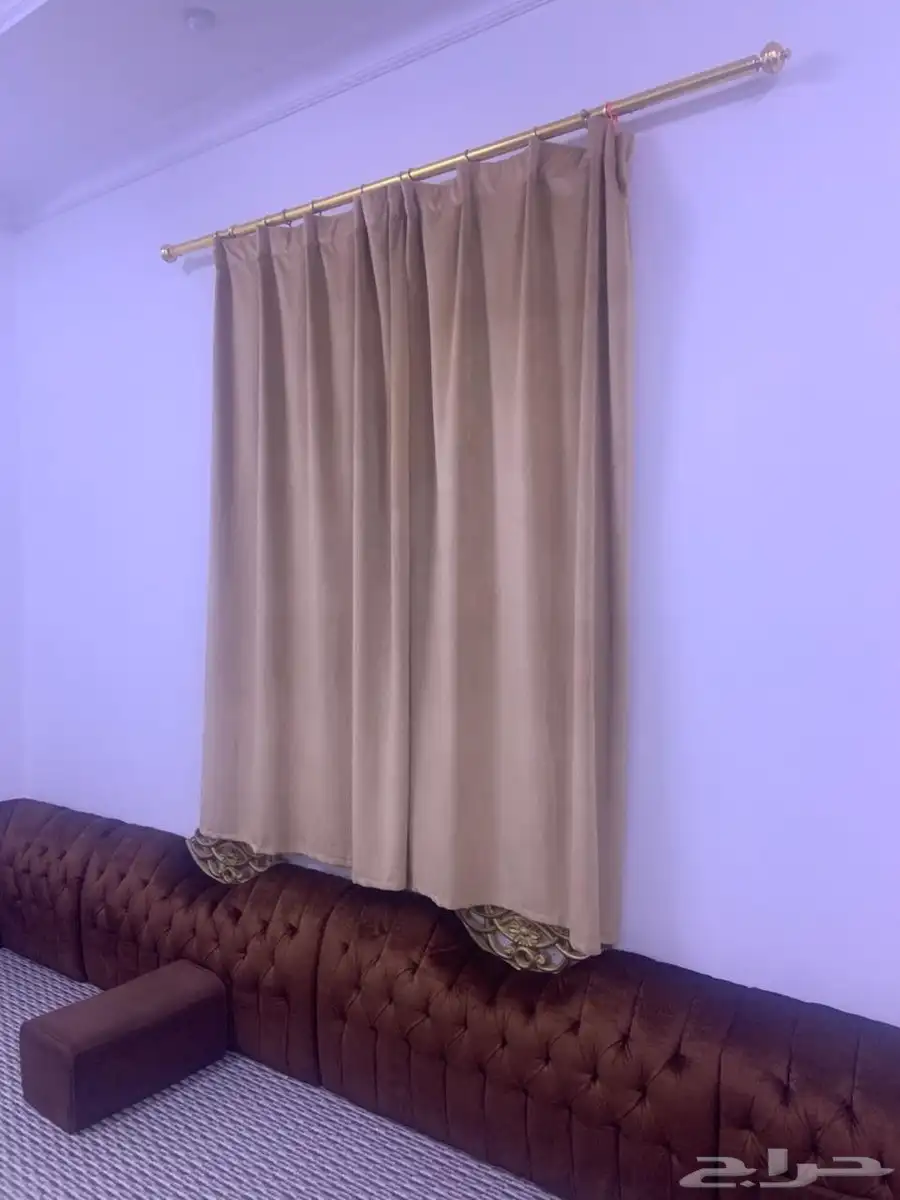 للبيع مجلس واوجار وطاولة وفرشه والستاره 4