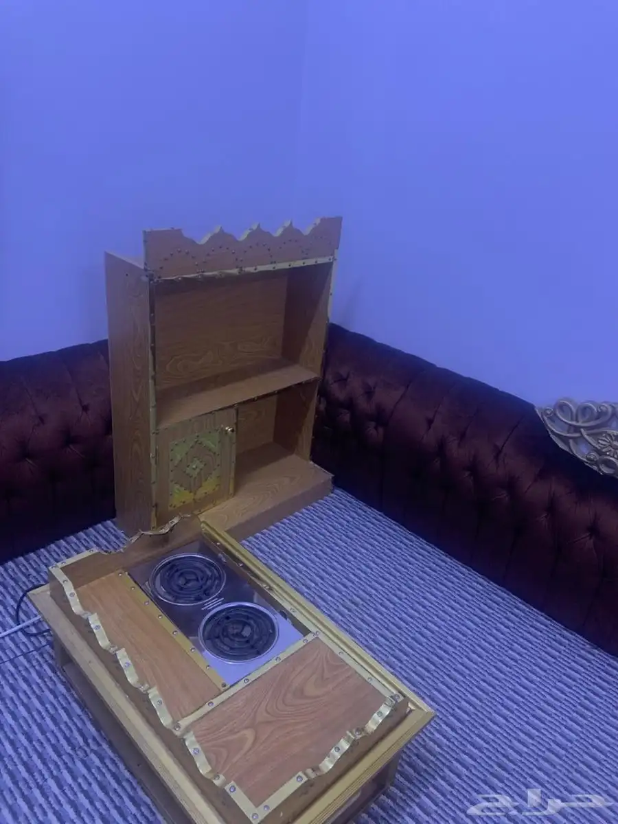 للبيع مجلس واوجار وطاولة وفرشه والستاره 0